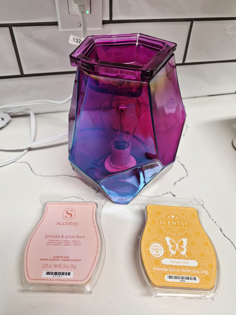 Scentsy Iridescent Pink Purple Blue Glass Wax Warmer with Two Wax Bars